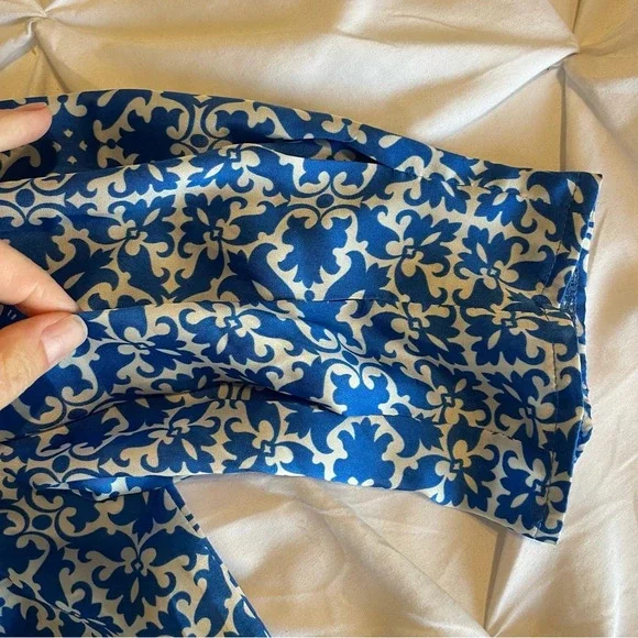 Co Til Co Women’s Printed Blue White Flowy Top Shirt 3/4 length sleeve - Picture 2 of 9